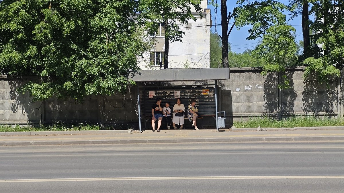 Жители Опаринского района почти месяц живут без медпомощи, лекарств и продуктов
