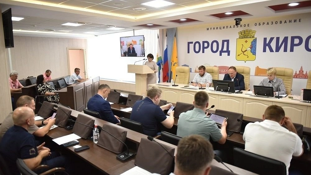 Главная картинка новости: Кировская область решила передать городу 29 автобусов