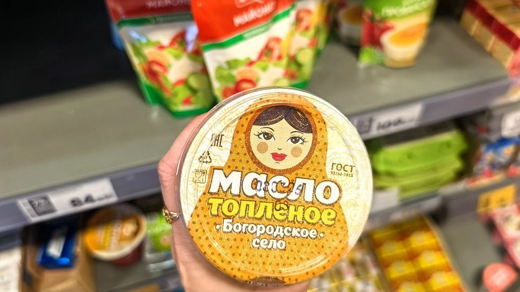 Заглянула в "Пятерочку" за маслом, но набрала целую корзину - и сыры, и колбаски, и даже рулет - показываю фото и цены находок