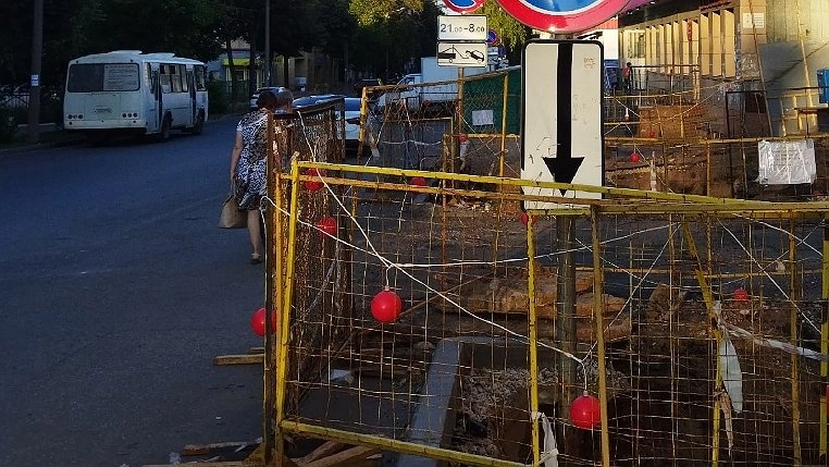 В Кирове закрыли проезд по центральной улице из-за горячей воды