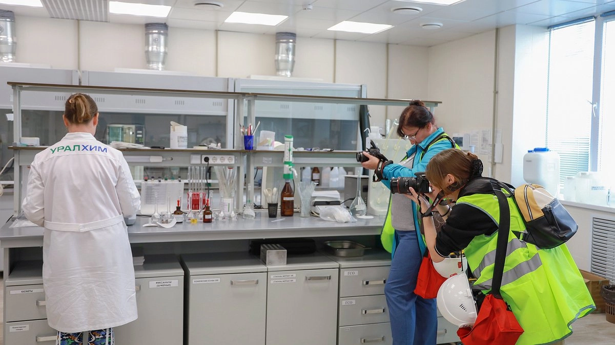 Главная картинка новости: "Уралхим" организовал фототур на предприятии для любителей и профессионалов