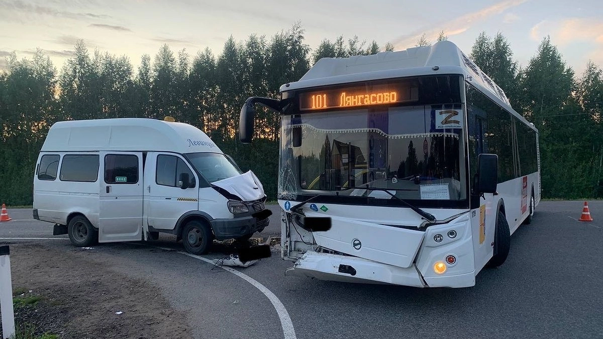 В Кирове в ДТП с маршруткой и автобусом пострадали шесть человек