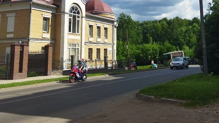 Подростки угнали мотоцикл в Кирове и бросили его в соседнем дворе