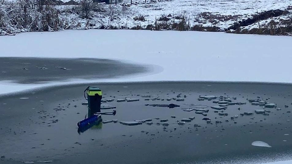 В Котельниче рыбак утонул на глазах очевидцев: он провалился под лед