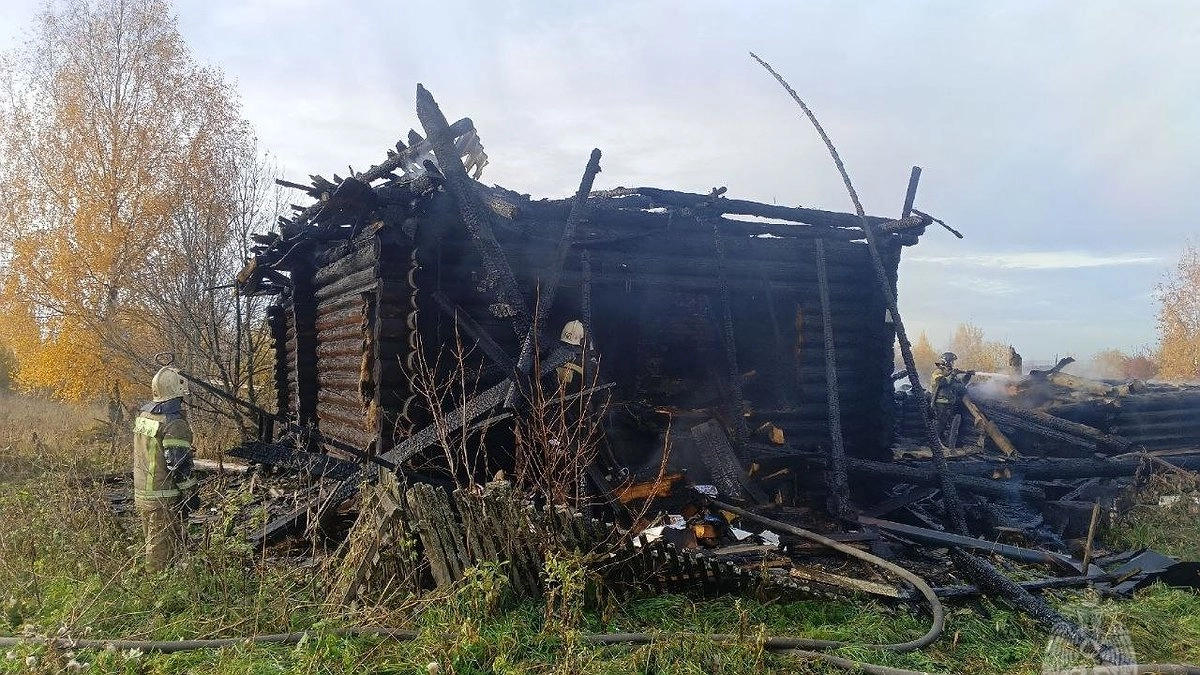 В Омутнинском районе женщина спасла из огня свою 93-летнюю бабушку