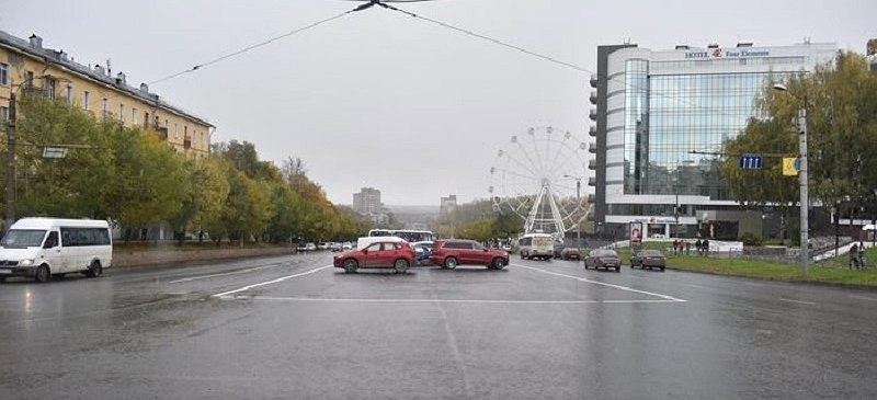 Городские власти рассматривают возможность строительства платных парковок в Кирове