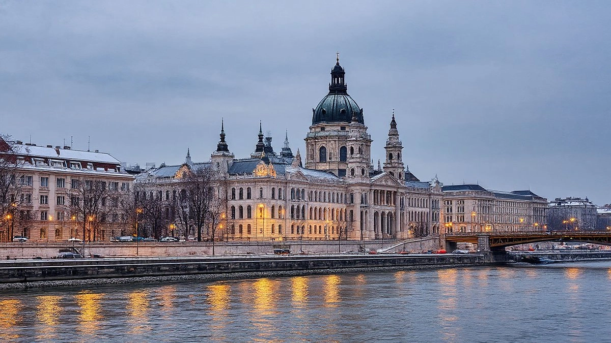 Главная картинка новости: Туристы выбрали самый «грязный» город планеты: первое место удивит - туда каждый год едут миллионы туристов и дышат вонью