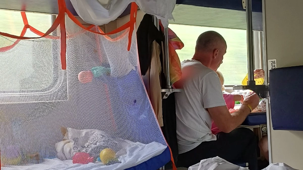 Главная картинка новости: «Он не хотел уступать место женщине с ребёнком. Но вмешались полвагона»: чем закончилась странная ситуация в поезде