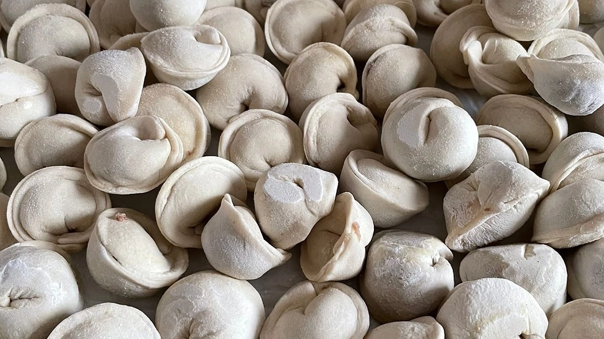 Главная картинка новости: Зачем в пельмени при варке нужно заливать стакан холодной воды - запомните это раз и навсегда