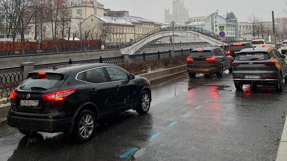 Только не на "зебре": вот где должен остановиться водитель перед пешеходом - иначе влепят штраф