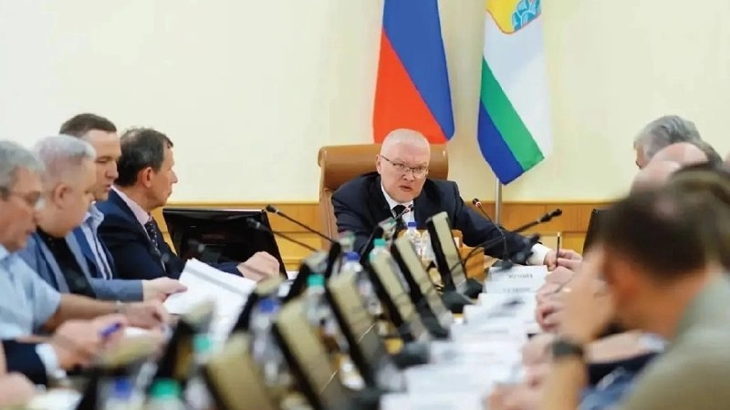 Машина губернатора Соколова 4 часа простояла в очереди за бензином