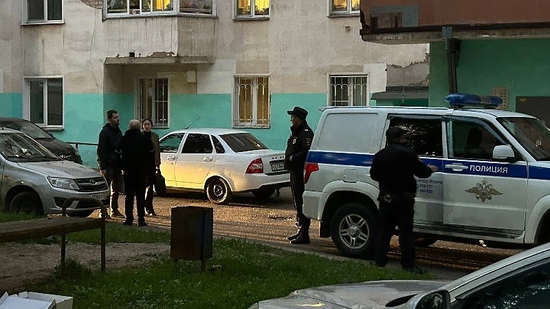 В Кирове преступник разбил окно и влез в комнату молодой женщины