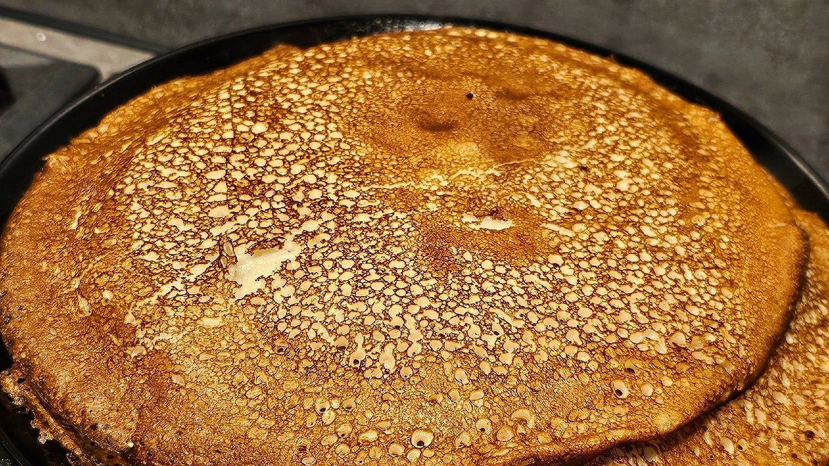 Секретный заварной метод на кипятке, который гарантирует тысячи дырочек даже у новичков: вот как готовлю блины-кружева на Масленицу