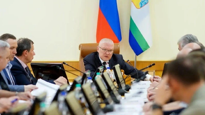 Соколов ввел отпуск бензина по номерам машин и дежурство на заправках