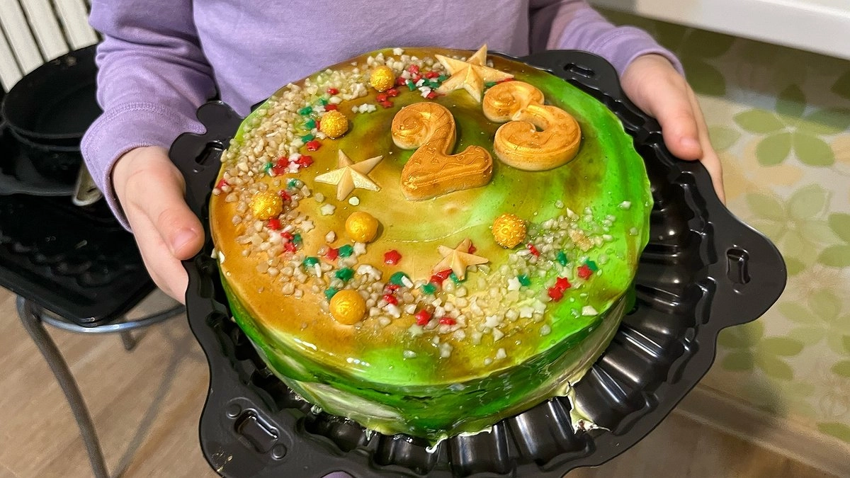 Главная картинка новости: «15 лет работаю в кондитерской»: какие торты никогда не куплю и не посоветую вам — что скрывается за витриной сладкого