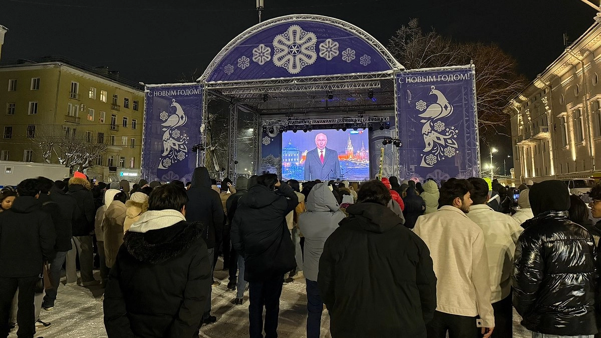 Главная картинка новости: Зачем людям сейчас длинные выходные на Новый год, если в СССР хватало и двух дней: дело не только в работе