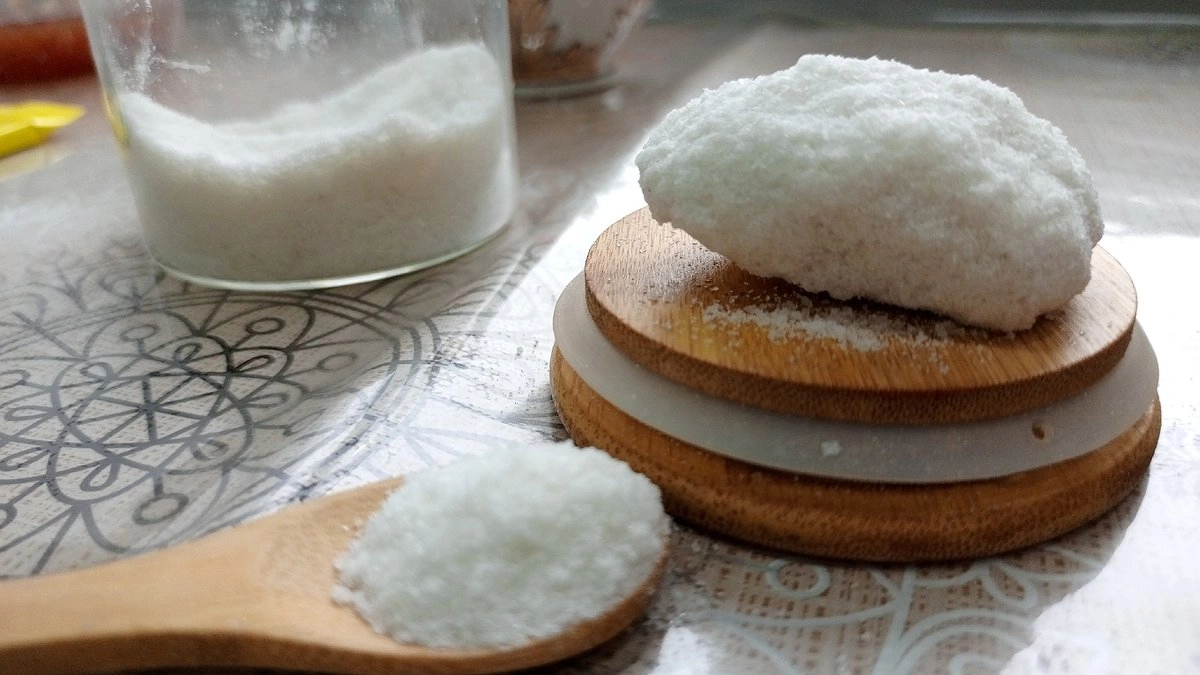 Добавила соль в воду для мытья полов — в доме изменилось всё: теперь делаю только так