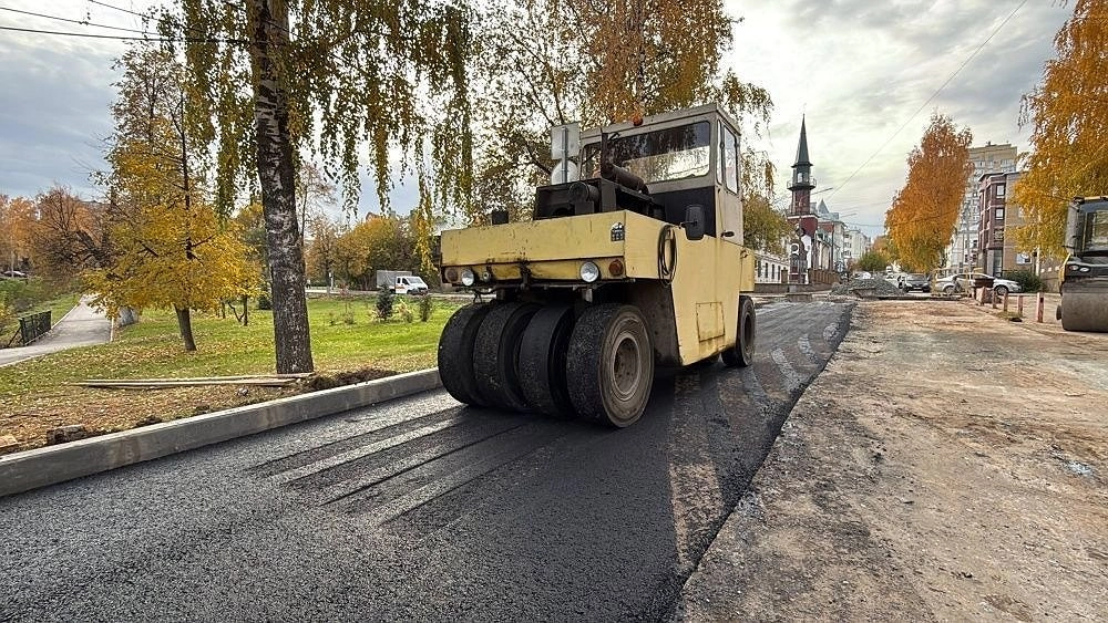 Главная картинка новости: В Кирове открыли участок Казанской улицы после реконструкции теплосетей