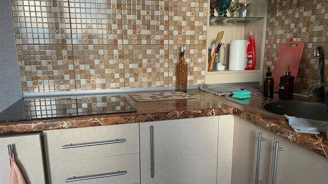 Ваша кухня выглядит дешевле, чем есть: 5 привычек, которые всё портят - настоящий "колхоз"