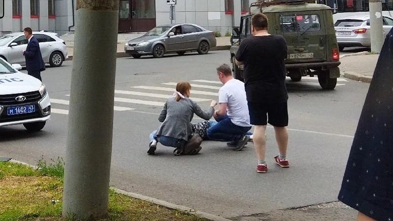 В Кирове водитель бросил сбитую бабушку прямо на дороге