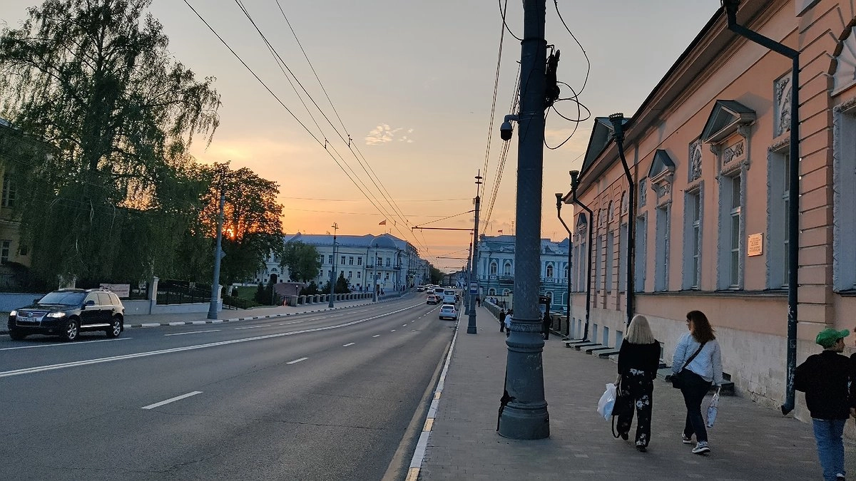 Асфальт будет плавиться от жары, июнь начнётся с кувырка в лето, июль ударит зноем, август - ливнями: чего ждать от погоды в 2026. Полный прогноз от синоптиков