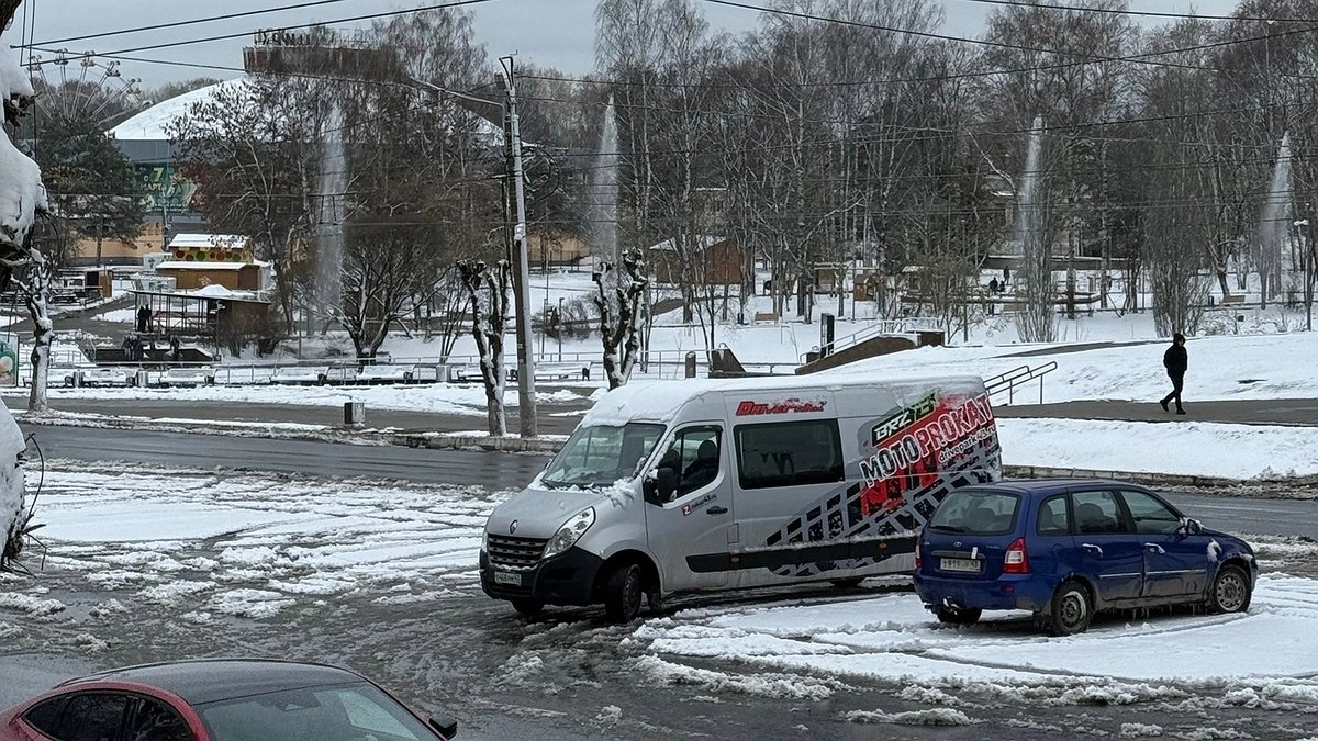 Симаков призвал кировчан к осторожности из-за сложных дорожных условий