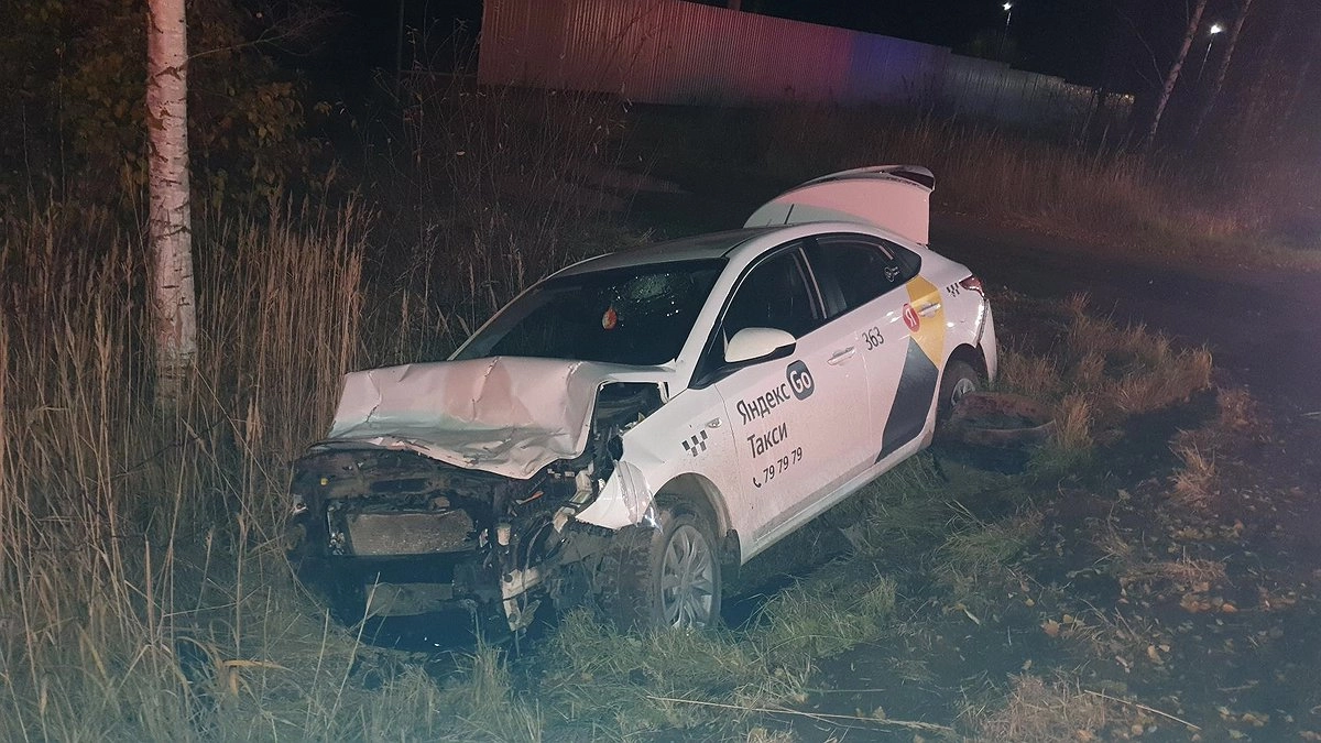 В Кирове при столкновении двух автомобилей пострадали три человека