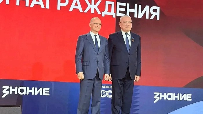 Сергей Кириенко вручил Александру Соколову высшую награду Российского общества "Знание"