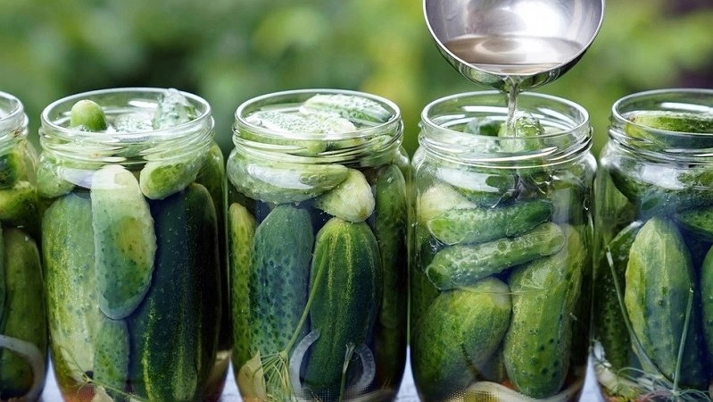 Маринуем хрустящие огурцы в банке 1 литр: простой рецепт вкуснейшей закуски