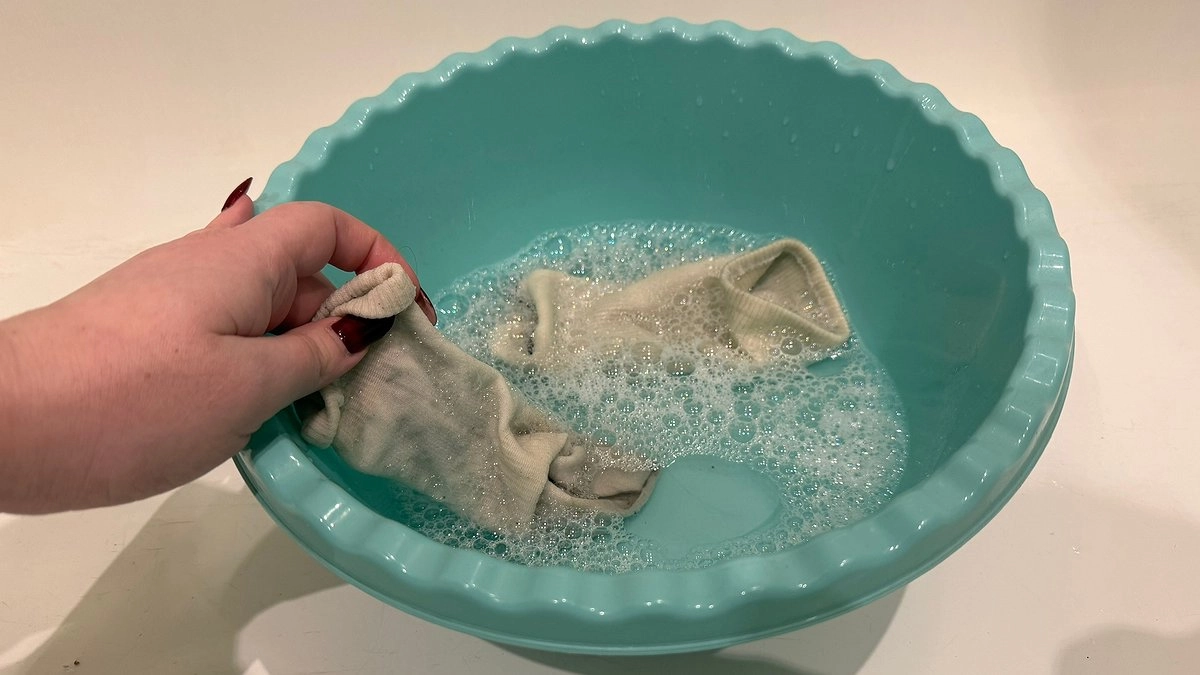 Не выбрасывайте носки без пары: 8 гениальных идей, которые реально пригодятся дома