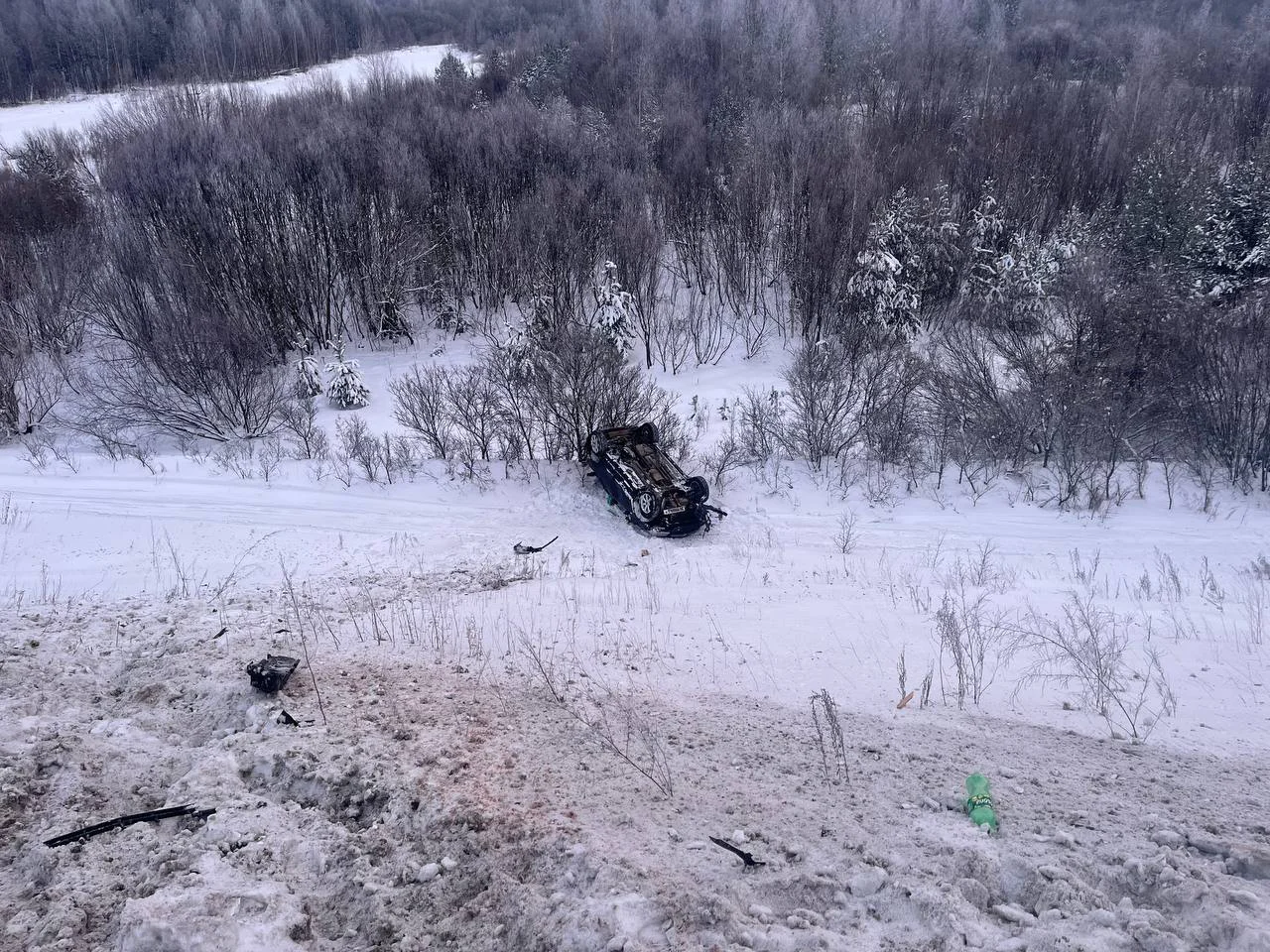 На иномарку в Кирове упали бревна с грузовика МАЗ