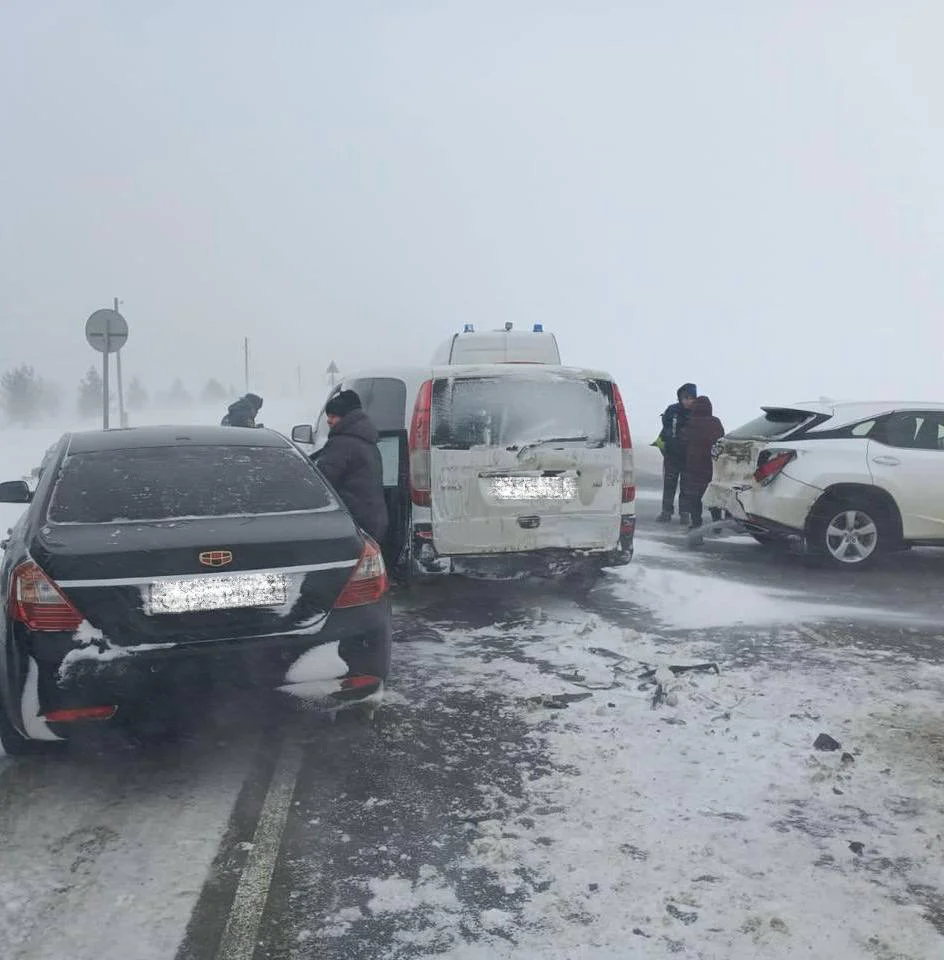 В ДТП с участием пяти автомобилей под Вятскими Полянами пострадали три  человека 19 января