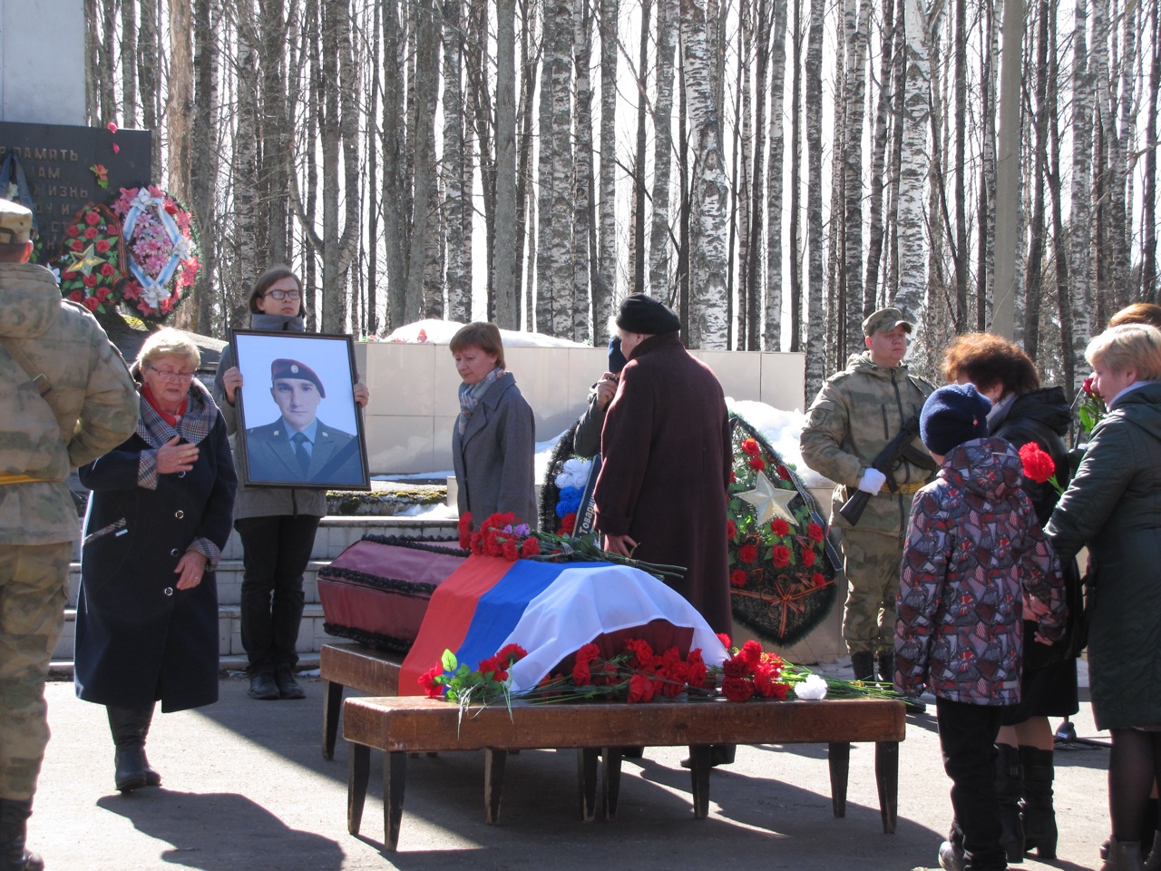 Родственники погибших в спецоперации. Прощание с погибшими на Укра. Торжественное прощание.