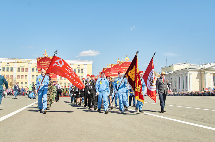 Парад в кирове. Театральная площадь Киров 2022. Парад Киров 2022. Парад Победы Лысьва 2022 год.