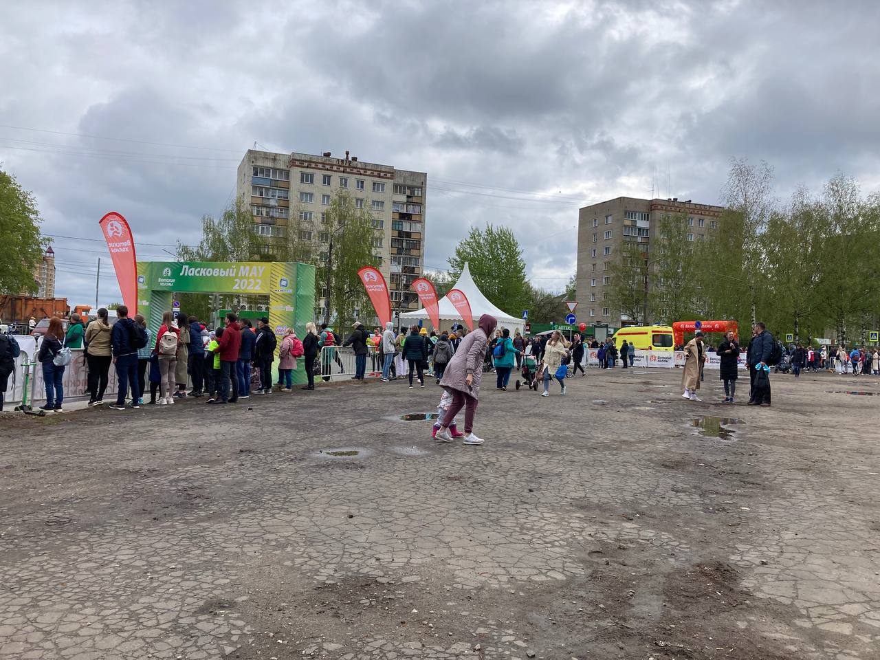 Сильный ветер. Интересное в кирове сегодня. Крестный ход киров. Климат кирова. Киров снег.