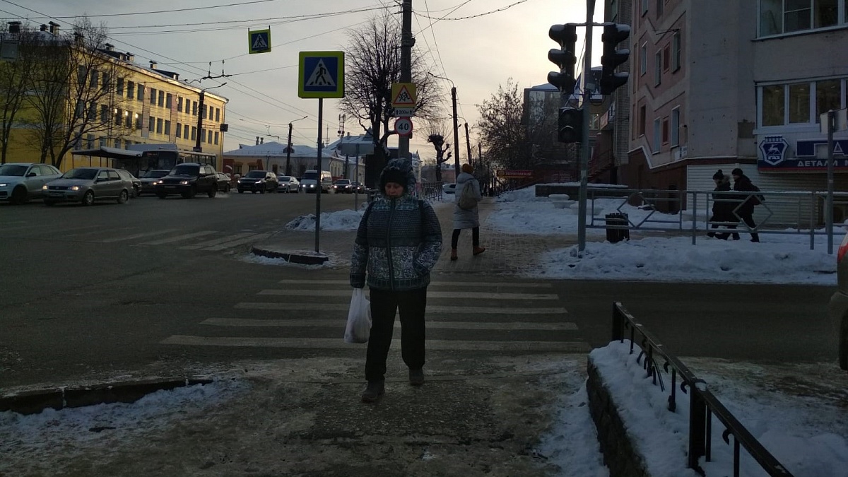 В Кирове исправили ошибку светофора на перекрестке Ленина и МОПРа |  08.12.2022 | Киров - БезФормата