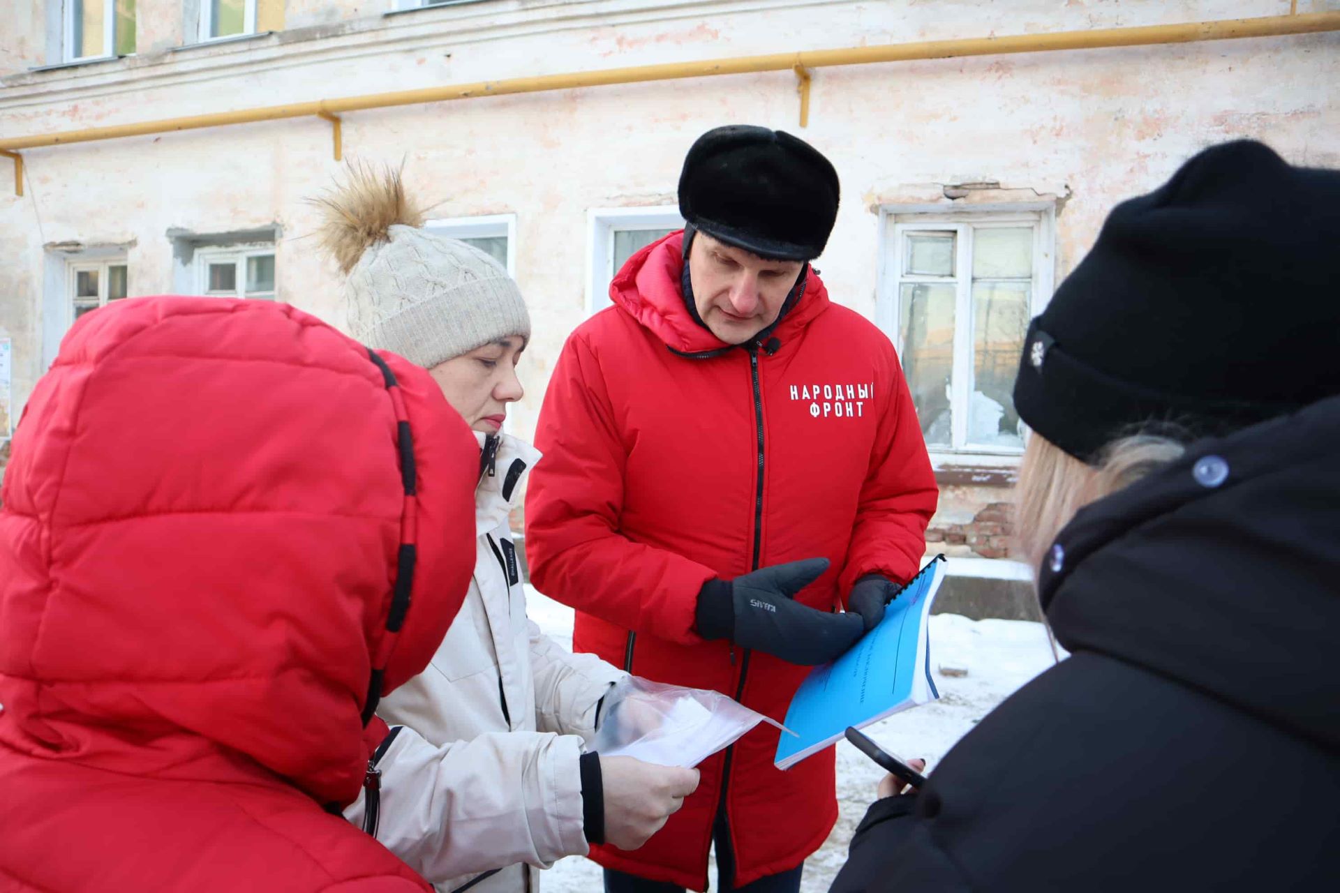 Жильцы дома в Кирове не закрывают краны, чтобы вода полностью не замерзла |  07.12.2022 | Киров - БезФормата