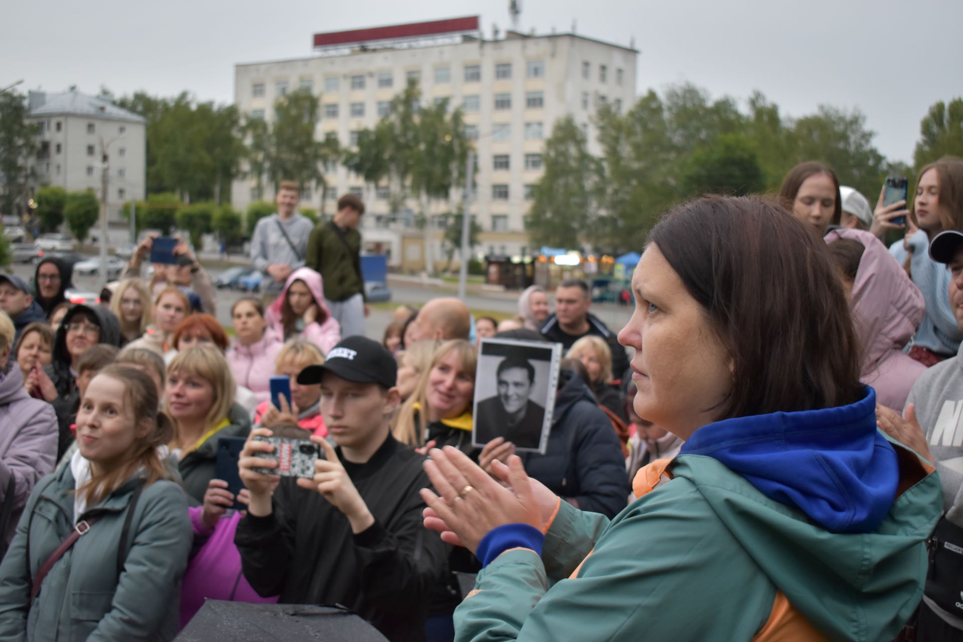 Май в кирове. Киров в мае. Свеча памяти Киров. 22 Июня фото. Киров память о Шатунове.