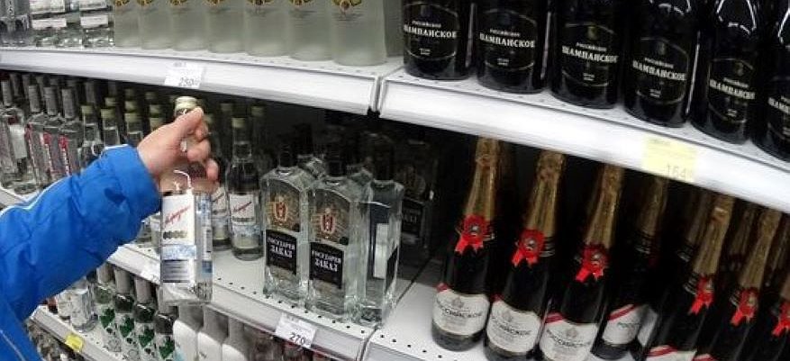 Житель Нововятска 3 месяца будет отрабатывать украденную бутылку водки