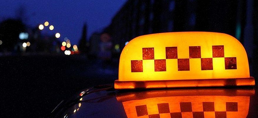 В Кирове пассажир такси требовал отвезти его в Саратов, угрожая ножом водителю
