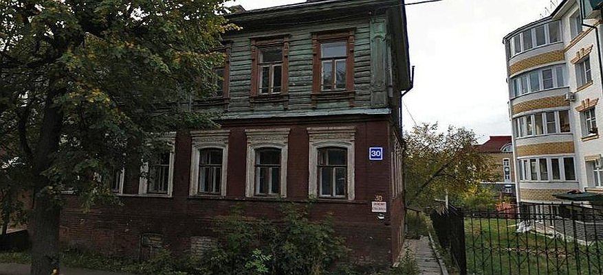 Аварийный дом с вековой историей в Кирове пытаются снести на протяжении года