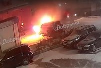 В Кирове у директора управляющей компании ночью подожгли машину