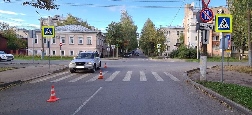 В центре Кирова легковушка сбила 17-летнюю девушку