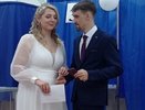 На выборы в свадебном платье: в Кировской области на избирательный участок пришли молодожены