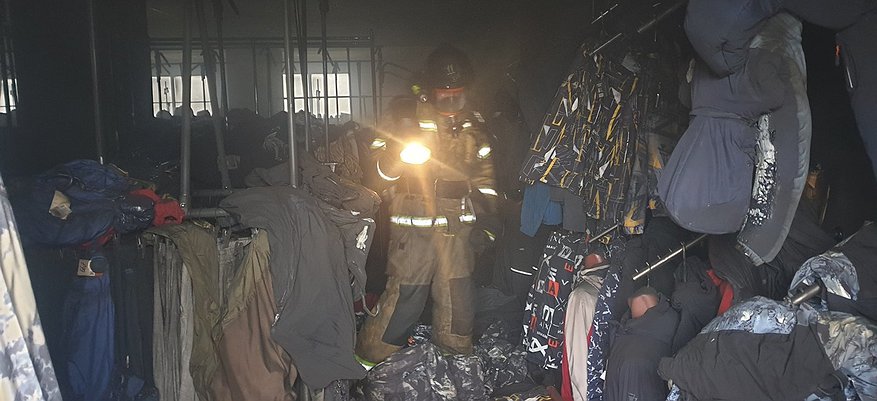 В Нововятске 6 пожарных расчетов тушили магазин
