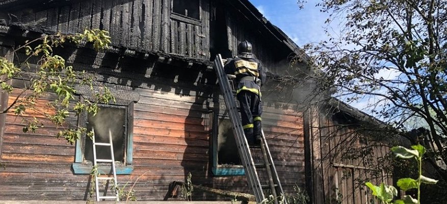 Из-за детской шалости в Кировской области сгорел дом