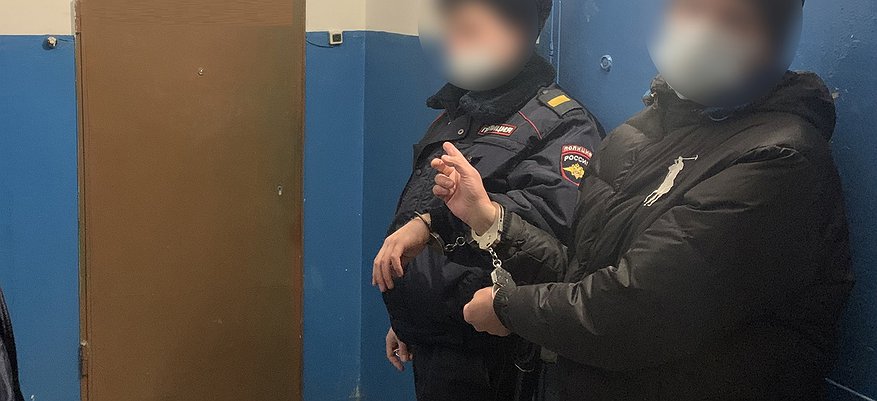 Угрожать 20. Арест детей. На Мурманском вокзале задержали торговца оружием. Оформление задержанного Росгвардией.