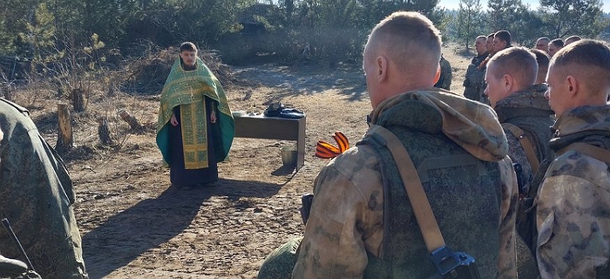 «Крещение приняли пять бойцов»: Вятский военный священник вернулся со спецоперации из Украины