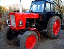 Трактор в Кирове въехал ковшом в иномарку