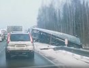 Фура в кювете и легковушка напополам: страшное ДТП на повороте в Юрью